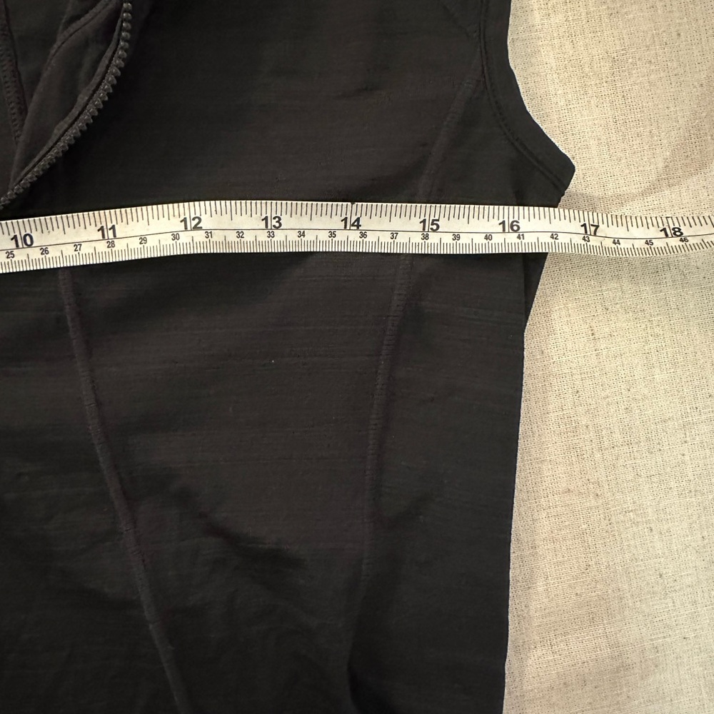 Athleta Black Women's performance Athletic Top. Size Small. Cycling, running ect - Picture 6 of 8
